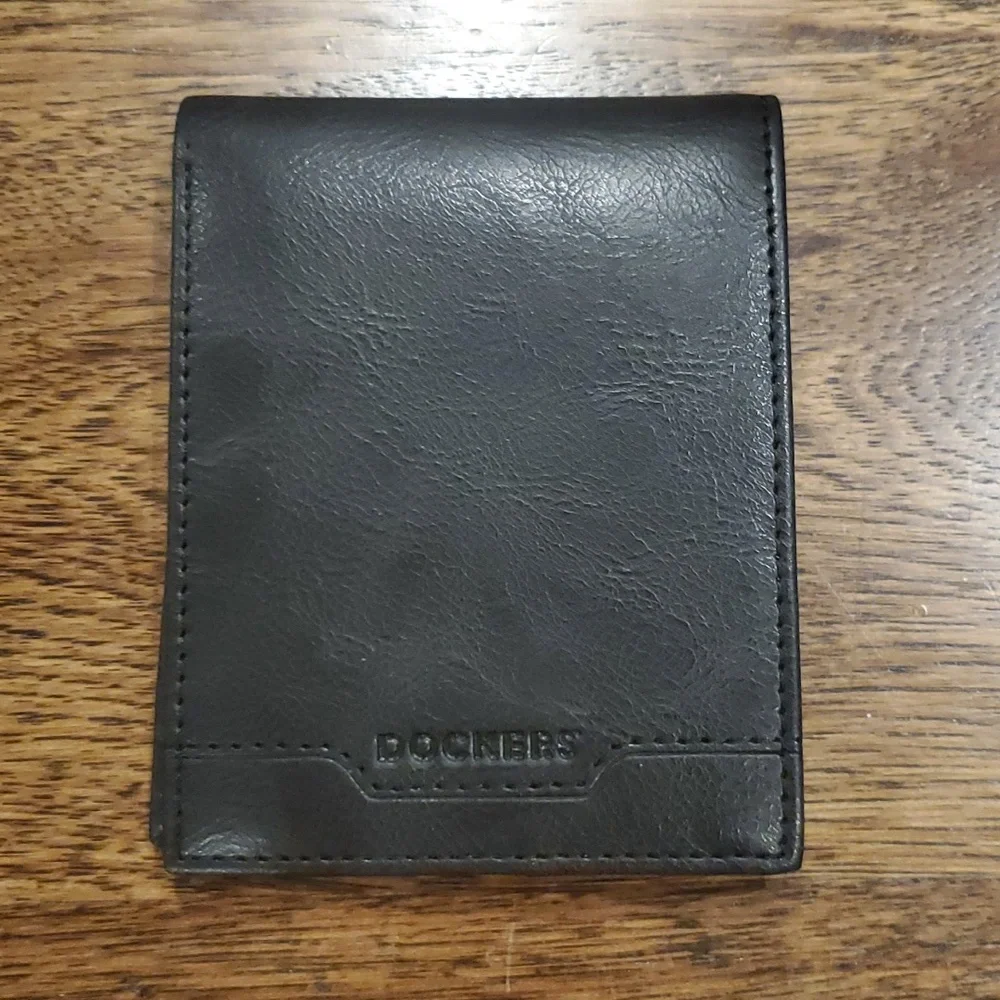 Mens Dockers black bifold wallet